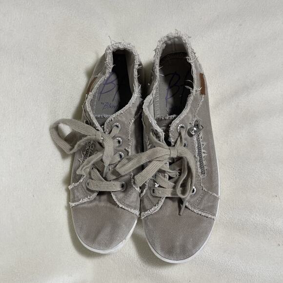 Guppy Love by Blowfish Women’s Slip on Gray White Canvas Boat Shoe 8.5 (RUNS SM) - Picture 3 of 6